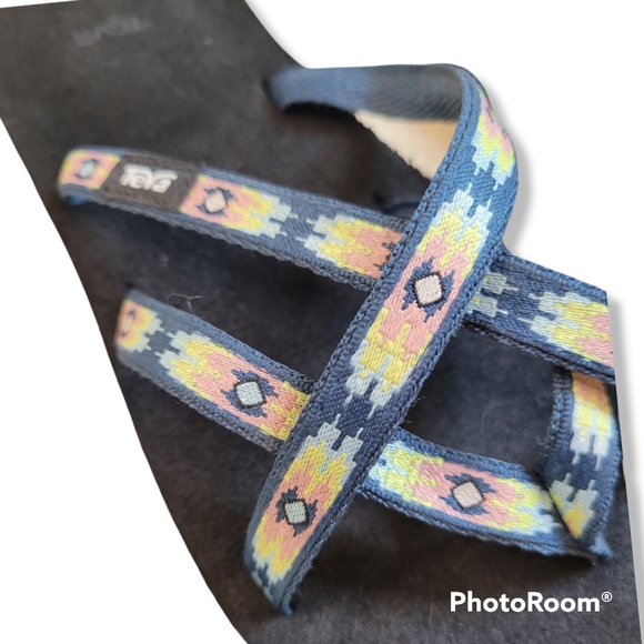 Teva Flip Flops Olowahu size 8 - Picture 2 of 4